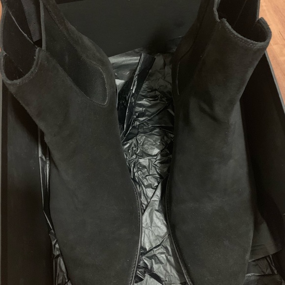 Saint Laurent Chelsea Boots - Picture 3 of 4